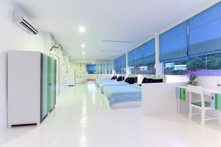 Room 5 of 105
