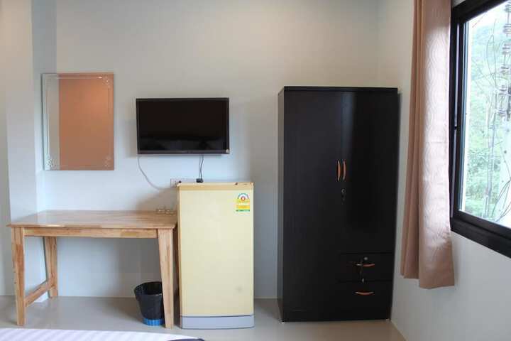 Room 13 of 37