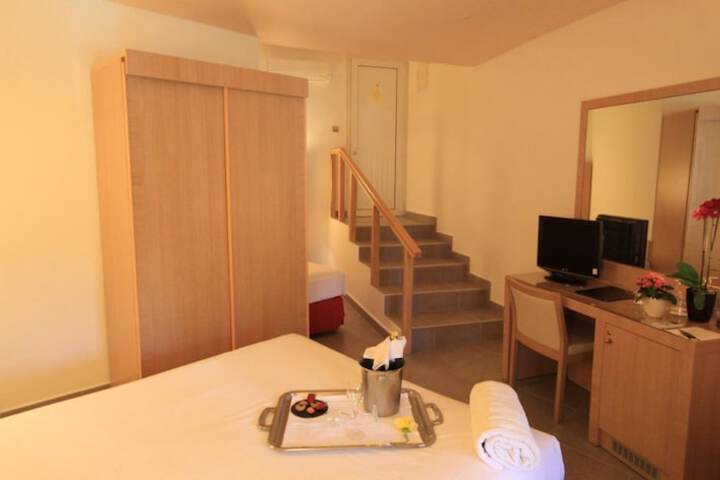 Room 4 of 31