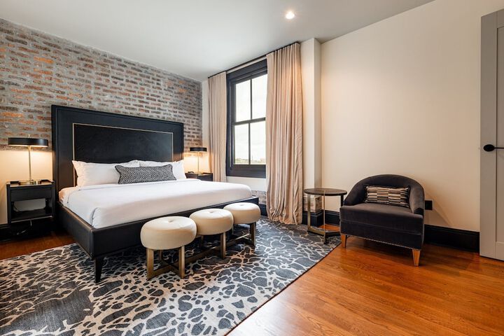 Room 51 of 341