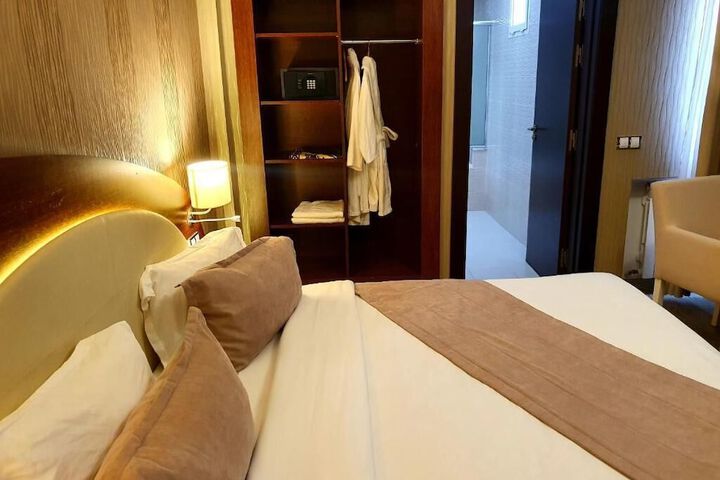 Room 2 of 45