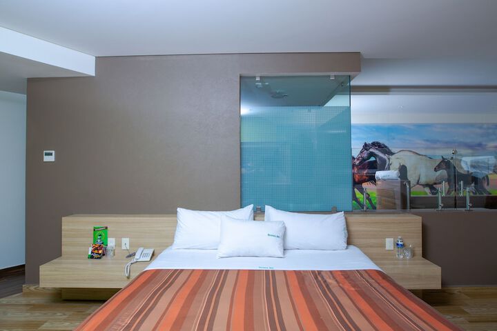 Room 14 of 36