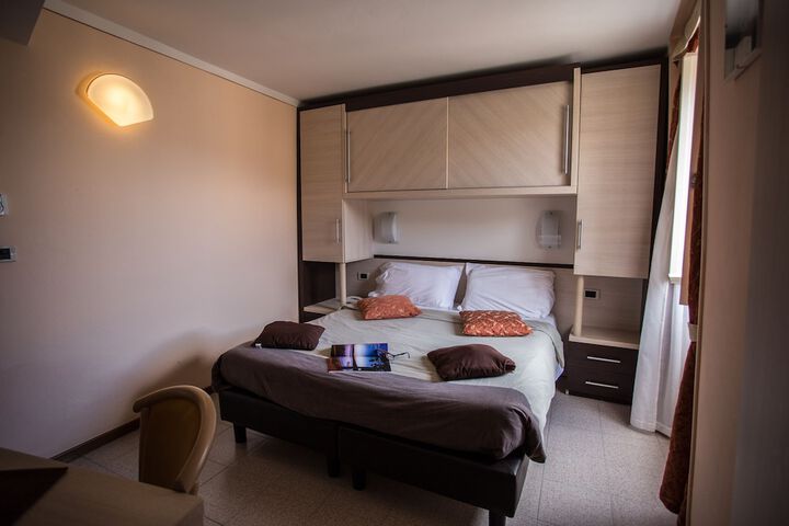 Room 35 of 81