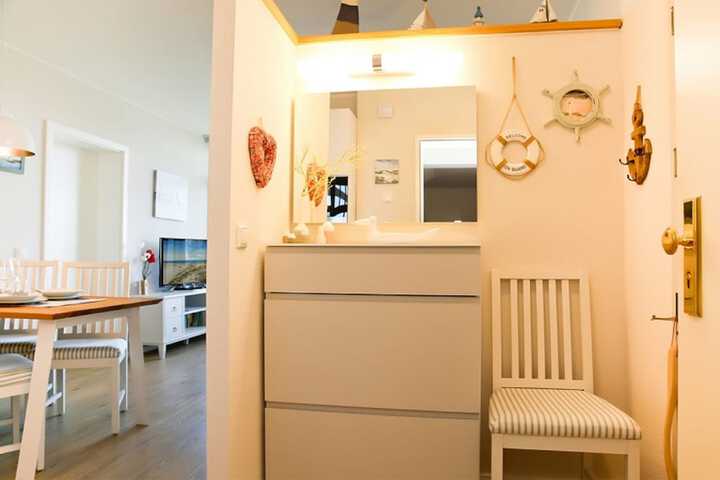 Room 4 of 18