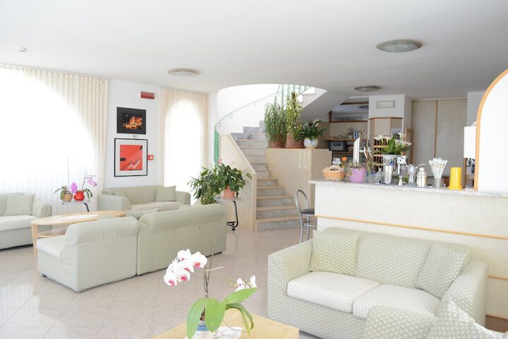 Guest Lobby