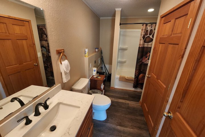 Room 32 of 46