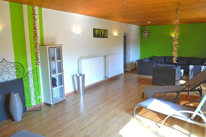 Room 4 of 20