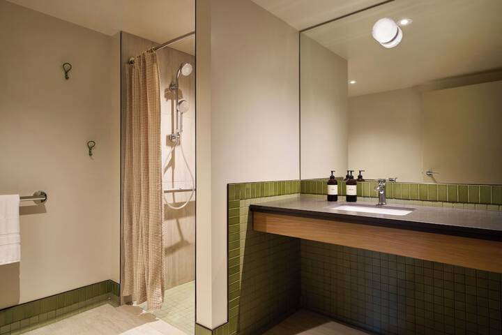 Room 14 of 25