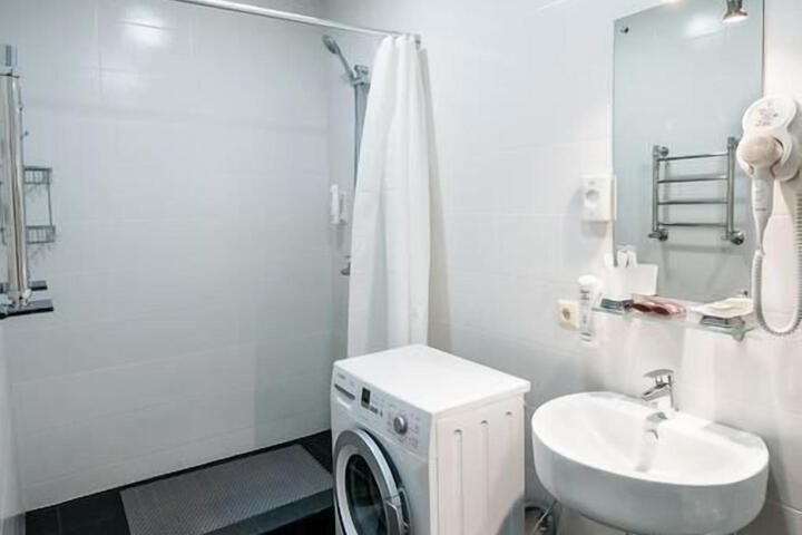 Room 2 of 21