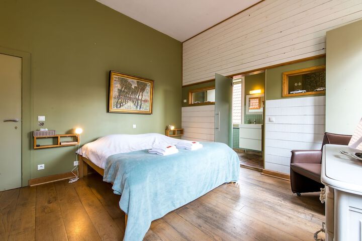 Room 3 of 40
