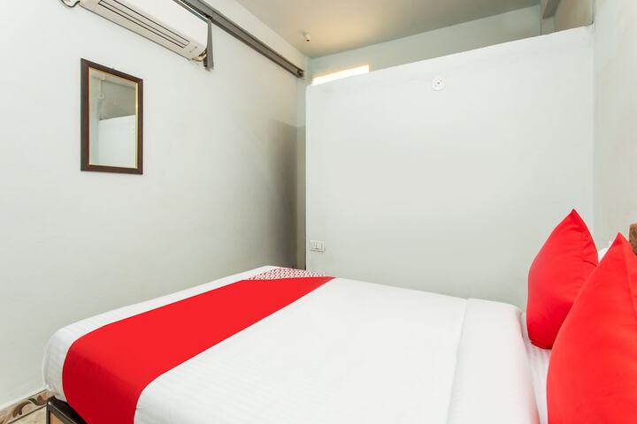 Room 7 of 16