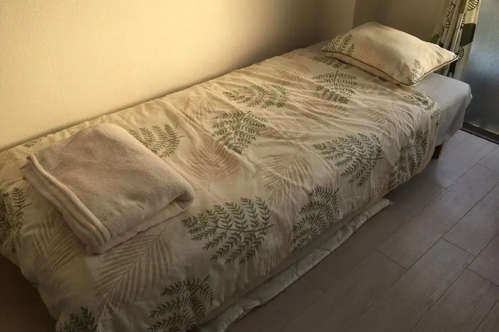 Room 2 of 9