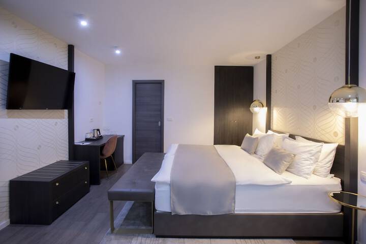 Room 8 of 53