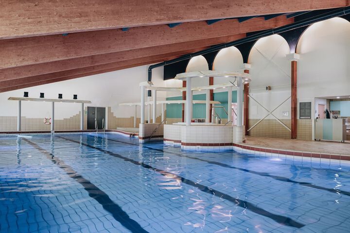 Pool 10 of 44