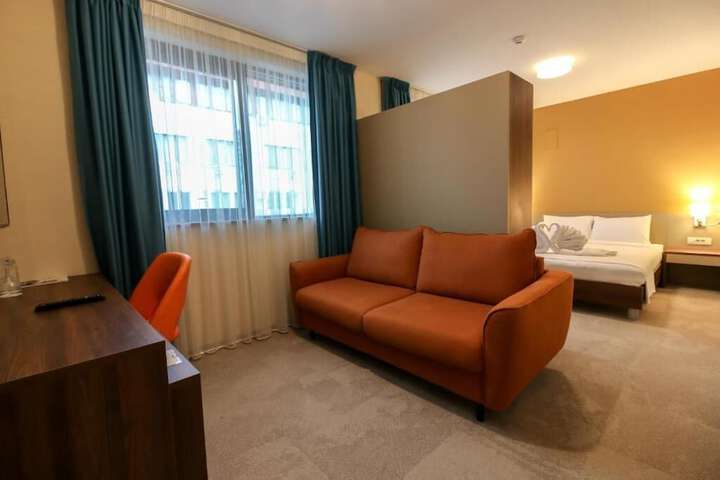 Room 10 of 49