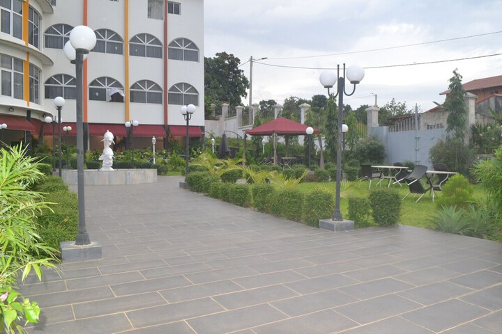 Hotel Exterior 52 of 56