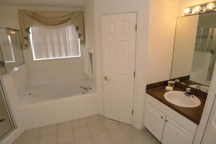 Room 8 of 18