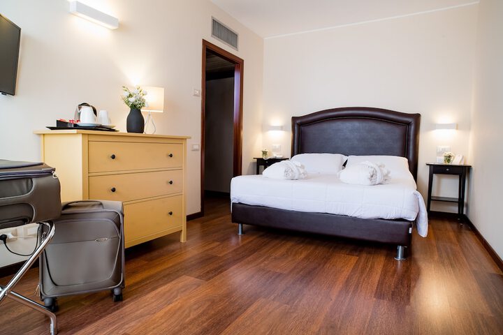 Room 25 of 80