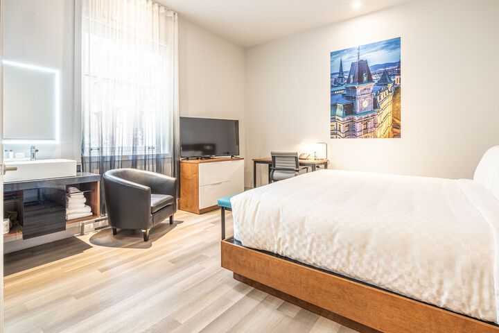 Room 18 of 60