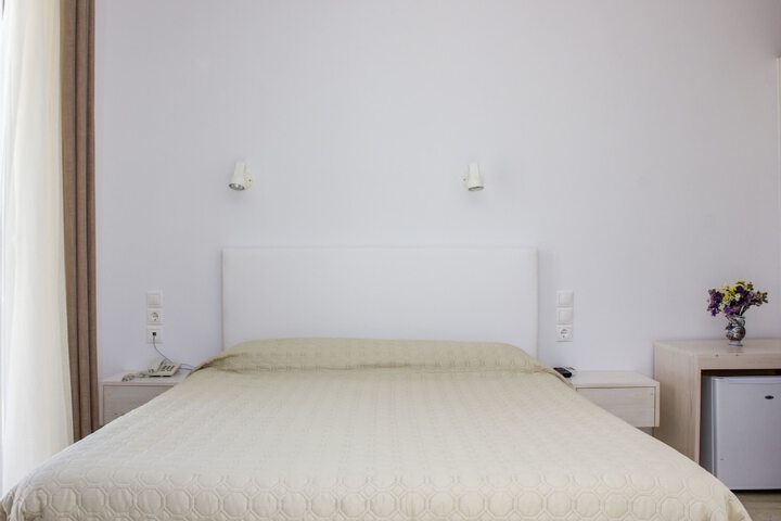 Room 6 of 42
