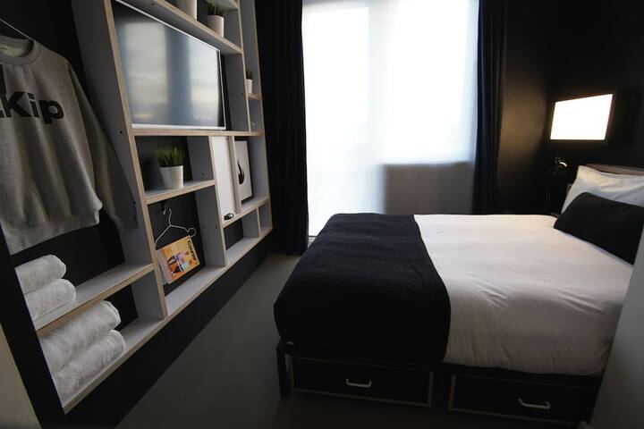 Room 32 of 71