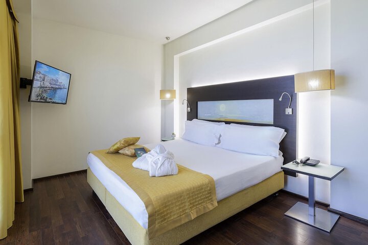 Room 7 of 72