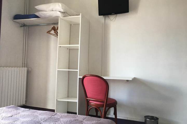 Room 7 of 40
