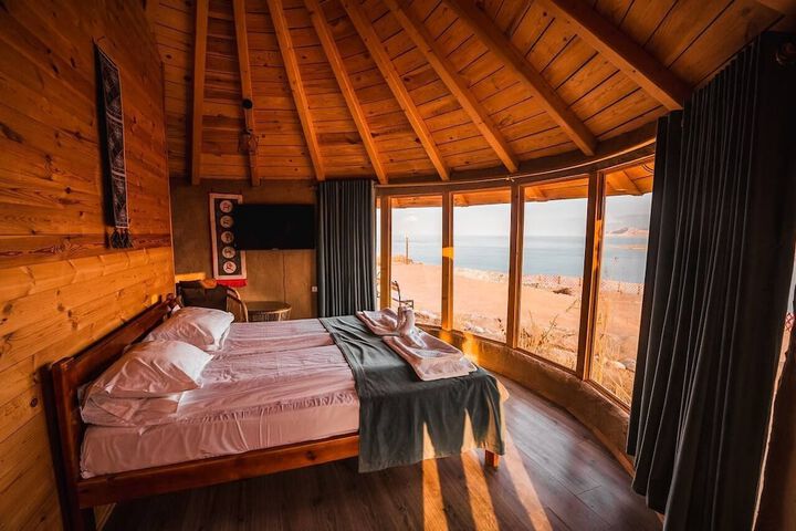 Room 2 of 33