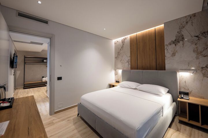 Room 12 of 112