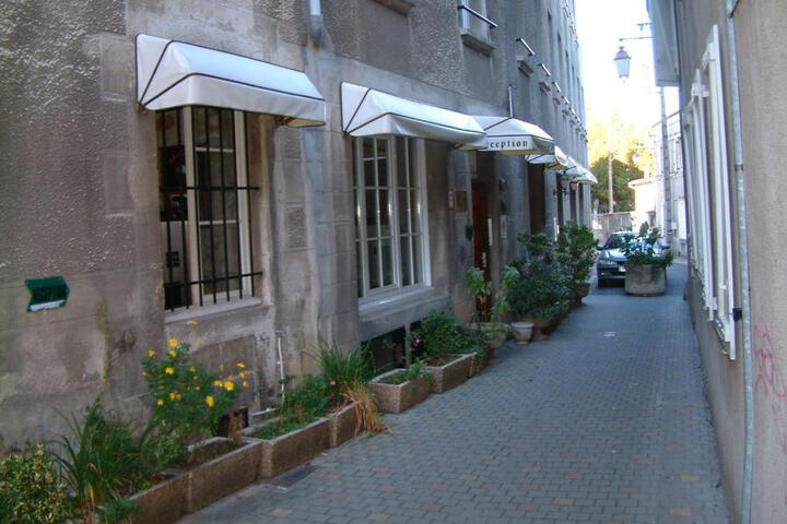 A La Porte Saint Jean