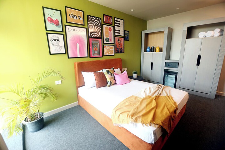 Room 12 of 25