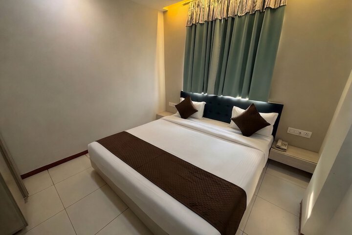 Room 4 of 37