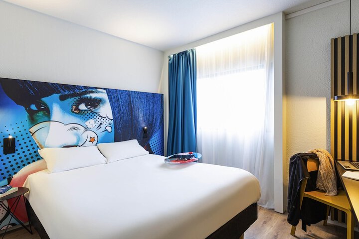 Room 9 of 46