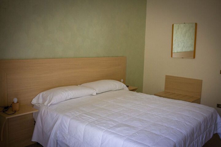 Room 10 of 43