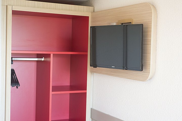 Room 3 of 61