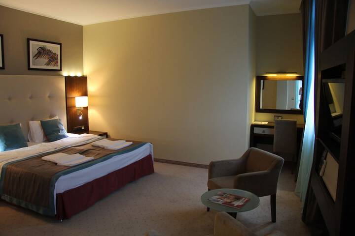 Room 27 of 81