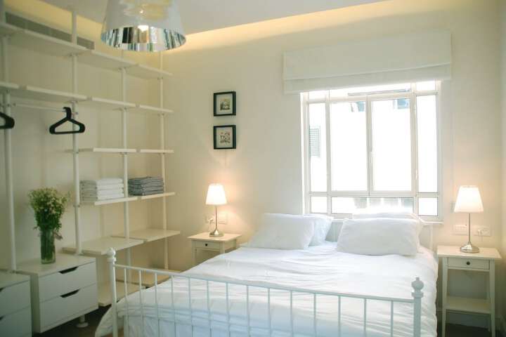 Room 4 of 83