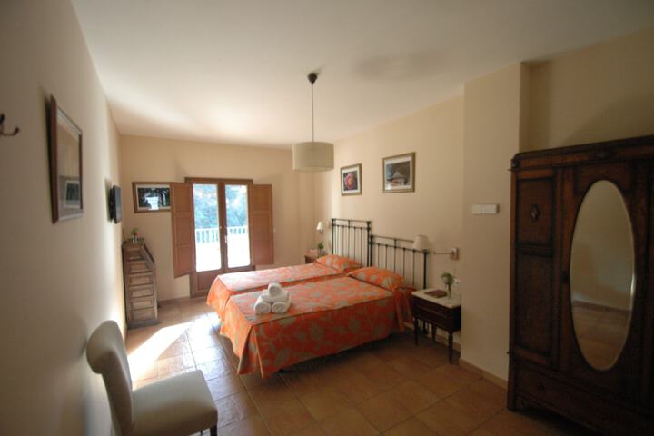 Room 5 of 35