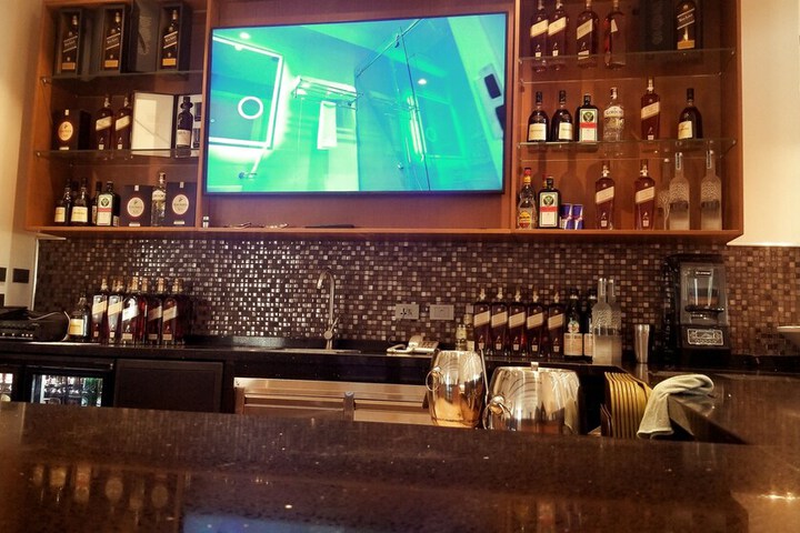 Lounge 46 of 56