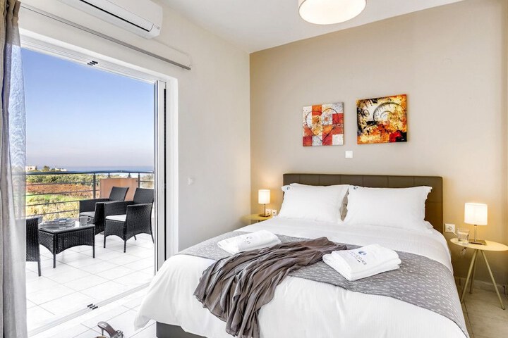Room 2 of 75
