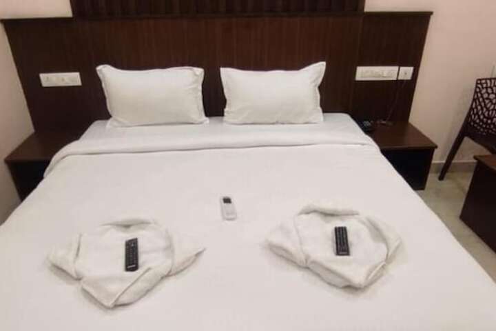 Room 5 of 13