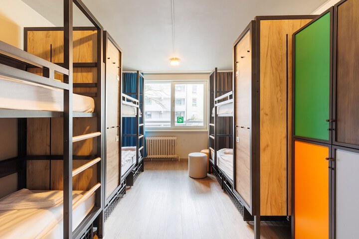 Room 42 of 85