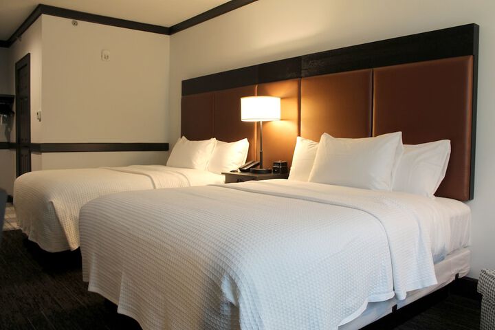 Classic Room 2 Queen Beds (5 of 10)