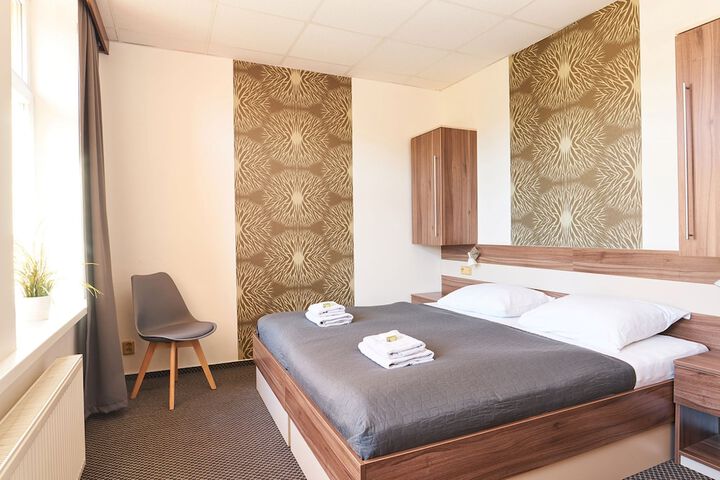 Room 21 of 77