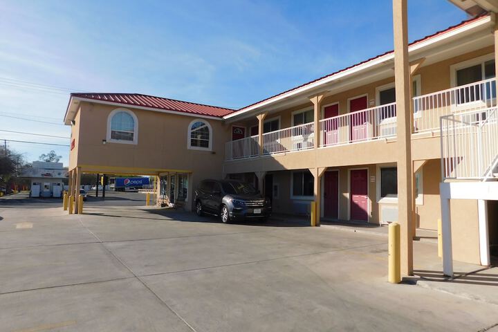 Hotel 11 of 17