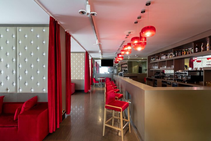 Lounge 89 of 138