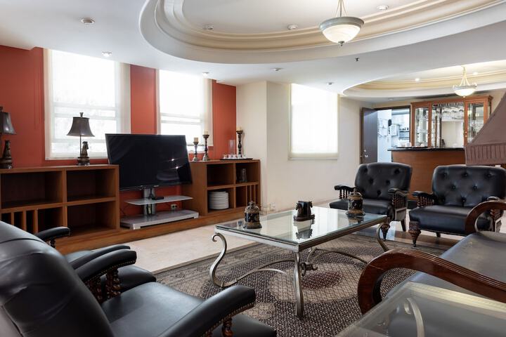 Lounge 76 of 86