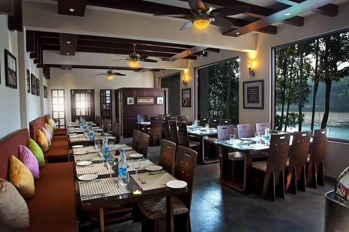 Dining 8 of 10