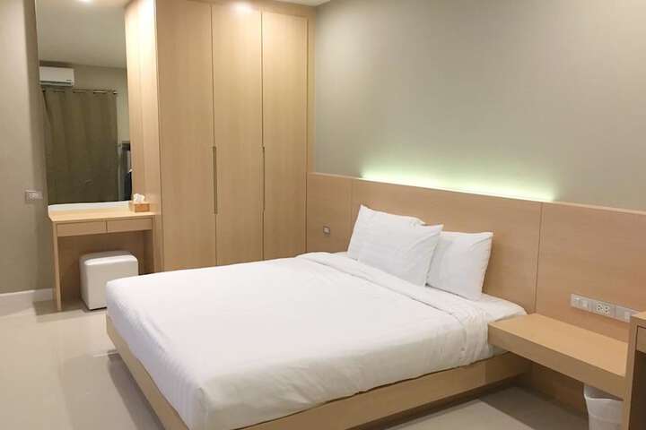 Room 5 of 15