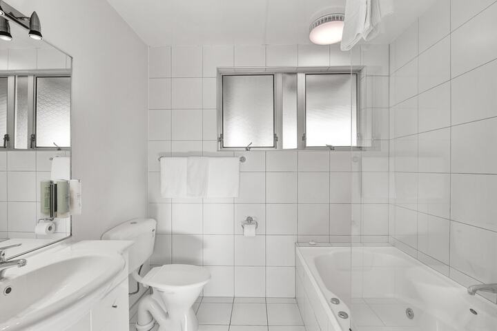Room 80 of 122